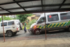 resize_3.ten mniejszy,bialy ambulance to nasz.Ma napis st.Joseph's RHC,Chamilala.
